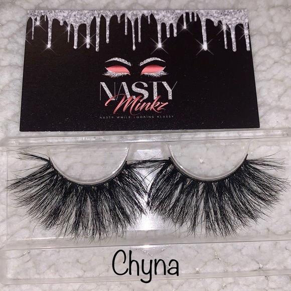 Mink Lashes - Picture 10 of 11
